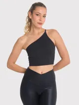 Top deportivo de un hombro con diseño asimétrico y soporte medio. Confeccionado en tejido técnico con almohadillas removibles.