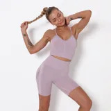 Short deportivo de tiro alto, confeccionado en tejido sin costuras de color azul melange.