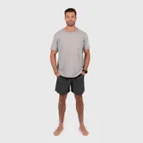 Short de baño color gris oscuro, con diseño tipo cargo, cintura elástica con cordón ajustable, bolsillos laterales y malla interior. Confeccionado con tecnología de secado rápido.