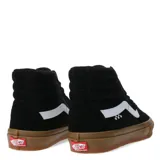 Championes de caña alta Vans Skate SK8-Hi, color negro con la icónica banda lateral en blanco y suela de goma color caramelo. Presentan una construcción resistente de gamuza y lona, con cuello acolchado y suela tipo waffle para mayor agarre.