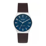 Reloj analógico Skagen modelo Grenen con caja de acero reciclado de 37 mm, esfera azul marino mate con indicadores numéricos y correa de cuero marrón. Cuenta con movimiento solar y resistencia al agua de 3 ATM.