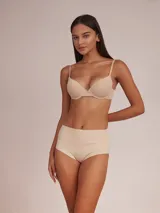 Bombacha de compresión color nude.