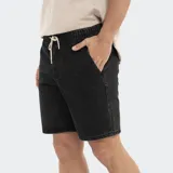 Bermuda de jean celeste con cintura elastizada y cordón ajustable.