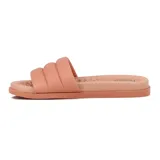 Sandalias Modare color rosa chicle, con plantilla texturizada y tira ancha acolchada.