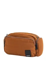 Bandolera negra de tela acolchada con correa ajustable, cierre superior y bolsillos laterales y traseros.