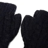 Guantes sin dedos de tejido de punto trenzado en color gris oscuro.