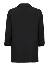 Blazer negro de corte regular con cuello solapa y bolsillos frontales.