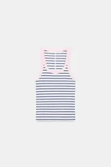 Top de canalé confeccionado en mezcla de algodón, con diseño de rayas horizontales en azul marino sobre fondo blanco, cuello redondo y sisas ribeteadas en color rosado.
