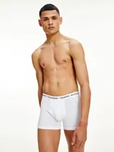 Pack de tres calzoncillos trunk blancos de Tommy Hilfiger, confeccionados en algodón y elastano, con cintura elástica con el logo de la marca.