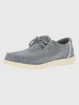 Zapato tipo alpargata de tejido textil gris con cordones decorativos y suela de EVA color crema. Diseño ligero y flexible con tecnología ZeroG.