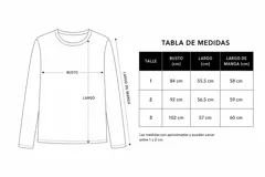 Remera de manga larga con cuello redondo, confeccionada en algodón, de corte ajustado y diseño minimalista.