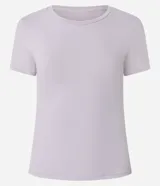 Remera deportiva de microfibra con ajuste al cuerpo, cuello redondo y mangas cortas. Prenda funcional de secado rápido, ideal para actividades físicas.