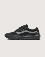 Championes Vans modelo Ultrarange 2.0, color negro con detalles en gris oscuro. Presentan un diseño técnico con entresuela UltraCush™ Lite para mayor amortiguación, sistema de ajuste con cordones y suela con patrón waffle inverso para mejor tracción.