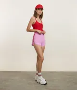 Bermuda deportiva femenina modelo runner color verde menta, con cintura elástica y diseño holgado con bajo redondeado.