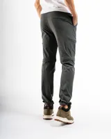 Pantalón de trekking negro con cierre a la altura de la rodilla para convertirse en short.