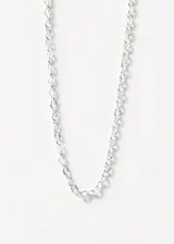 Cadena plateada de acero quirúrgico con eslabones pequeños.