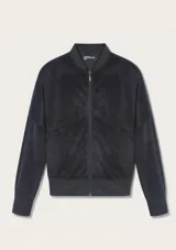 Campera de felpa negra con cierre frontal metálico, cuello redondo y puños elásticos.
