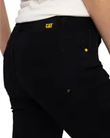 Pantalón denim skinny color negro, de corte ajustado, con diseño elasticado y bolsillos frontales y traseros.