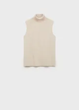 Top color beige de tejido de punto, cuello alto y sin mangas.