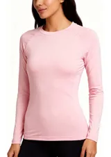 Remera de lycra color rosa de manga larga, ideal para protegerse del sol.