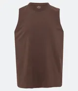 Musculosa básica para hombre de corte recto y cuello redondo, confeccionada en tejido de algodón. Presenta un diseño liso con un pequeño tag decorativo en el bajo.