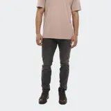Pantalón de jean Wrangler Texas Slim color gris oscuro, de corte ajustado y diseño clásico de cinco bolsillos.