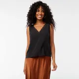 Blusa negra sin mangas con escote en V y detalle de encaje.