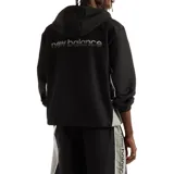 Campera New Balance Tracksite Woven de color negro con capucha, cierre frontal completo y bolsillos laterales. Presenta detalles de líneas blancas en los laterales y el logo reflectante de la marca en el pecho.
