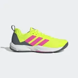 Championes de entrenamiento Adidas Rapidmove 2, color amarillo neón con las icónicas tres tiras en fucsia y detalles en gris oscuro. Presentan una estructura de malla transpirable con refuerzos laterales y mediasuela con tecnología Lightstrike para mayor amortiguación y respuesta.