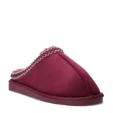 Pantuflas tipo zueco de mujer marca Lady Confort, modelo Toronto, en color bordó. Presentan un diseño de gamuza sintética con interior forrado en piel sintética al tono y detalle de costura decorativa en el borde superior.