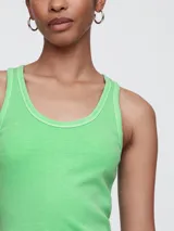 Musculosa de tejido rib color verde neón, con cuello redondo y diseño ajustado al cuerpo.