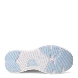 Championes deportivos Umbro modelo Icon, color gris con detalles en rosado y suela blanca. Presentan una estructura de malla transpirable con refuerzos sintéticos y el logo de la marca en el lateral.