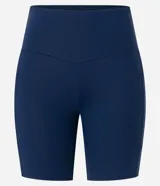 Bermuda deportiva de tiro alto con cintura ancha, confeccionada en tejido de poliamida y elastano. Diseño liso y ajustado, ideal para actividades físicas.