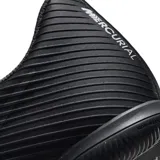 Championes de fútbol sala Nike Mercurial Vapor 15, color negro, con diseño texturizado en la superficie y cierre de cordones.