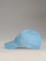 Gorra de béisbol celeste de algodón, con logo CK bordado en el frente y correa ajustable en la parte posterior.