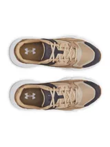 Championes Under Armour modelo Forge 96 Reissue, con diseño inspirado en los años 90. Presenta una combinación de tonos tierra, beige y detalles en marrón oscuro, confeccionados con una parte superior de malla y cuero nobuk. Incluye una entresuela blanca gruesa para mayor amortiguación y una suela exterior de goma.