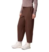 Pantalon de senderismo Columbia Granite Point Pant de color marrón, con tecnología Omni-Shield que repele la humedad y las manchas. Cuenta con corte recto, tiro medio, cintura parcialmente elástica y bolsillos para las manos.