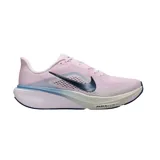 Championes de running Nike Pegasus 42 en color rosado con detalles en celeste y el logo de la marca en negro. Cuentan con entresuela de alta amortiguación y suela con tecnología Air Zoom.