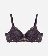 Soutien Lov modelo media taza confeccionado en encaje con textura floral. Posee breteles finos ajustables y copas con soporte.