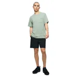 Remera de manga corta color verde claro, de corte holgado, con cuello redondo y un bolsillo aplicado en el pecho izquierdo.