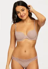 Panty colaless color beige con detalle de encaje floral en la cintura.