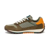 Championes Caterpillar modelo Trigen Mesh de estilo retro inspirados en los años 80 y 90, en combinación de colores verde militar, marrón, blanco y detalles en naranja. Cuentan con capellada de ante y malla, suela exterior de goma resistente y entresuela de EVA ligera para mayor comodidad.