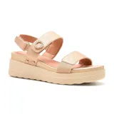 Sandalias con plataforma color beige, con dos tiras horizontales y una tira trasera ajustable.