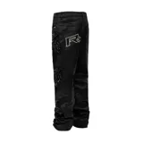 Pantalón flared negro con detalles de bordados florales en cuentas en los laterales de las piernas.
