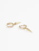 Aros dorados de acero quirúrgico hipoalergénico con dije cónico y detalles de strass.