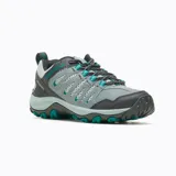 Championes de senderismo Merrell modelo Crosslander 3, confeccionados en gamuza y malla transpirable. Presentan un diseño en tonos gris y azul oscuro con detalles en turquesa, puntera protectora resistente a la abrasión, entresuela de espuma EVA y suela de goma con tracción duradera.