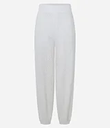 Pantalón aladim color blanco con textura, cintura elástica y bajo con elástico.
