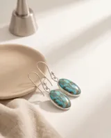Caravanas de plata 925 con diseño ovalado y piedra turquesa con vetas de cobre.