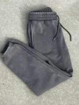 Pantalón de jogging gris de felpa con cintura y tobillos elastizados y cordón de ajuste.