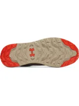 Championes de trail running Under Armour Charged Bandit TR 3, color beige con detalles en naranja. Presentan una parte superior de malla transpirable con refuerzos estratégicos, entresuela Charged Cushioning para mayor amortiguación y suela exterior con tacos técnicos para tracción en senderos.